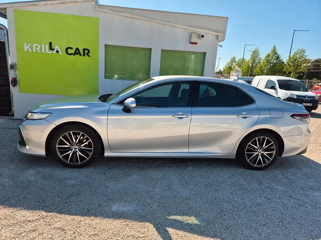 Gebraucht Toyota Camry 177 PS (130 kW) 2022 Silber Limousine