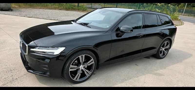 Schwarz Gebraucht 2020 Volvo V60 R-Design Kombi | 19.990 € - Bild 1/4
