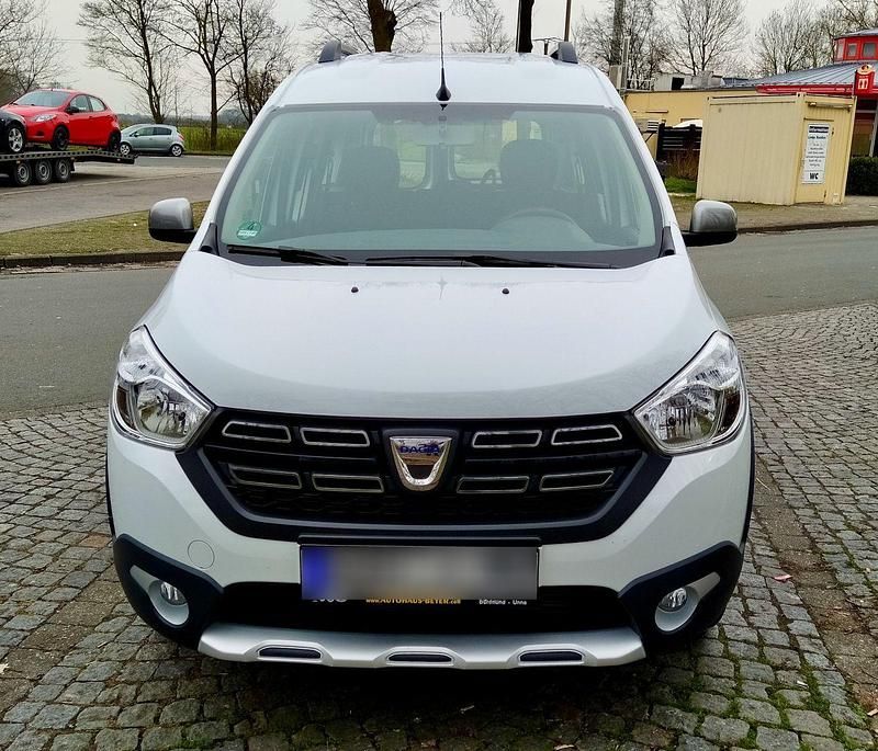 Gebraucht Dacia Dokker Stepway 131 PS (96 kW) 2021 Weiß Van / Kleinbus