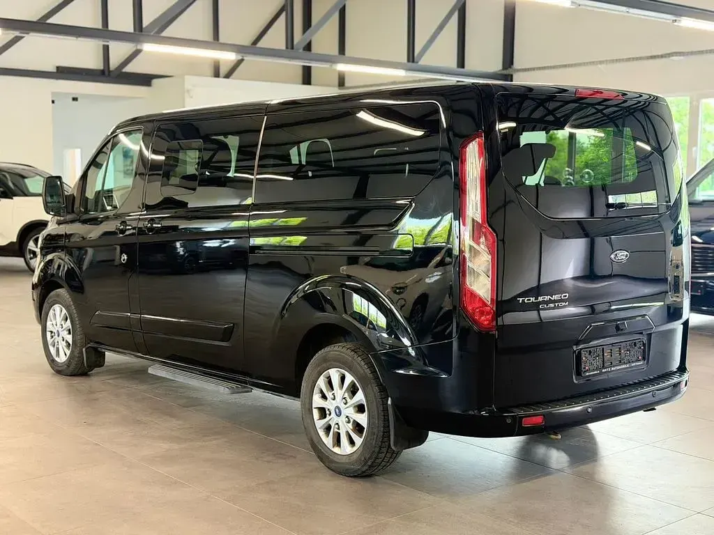 Gebraucht Ford Tourneo Titanium 131 PS (96 kW) 2019 Grau Van / Kleinbus