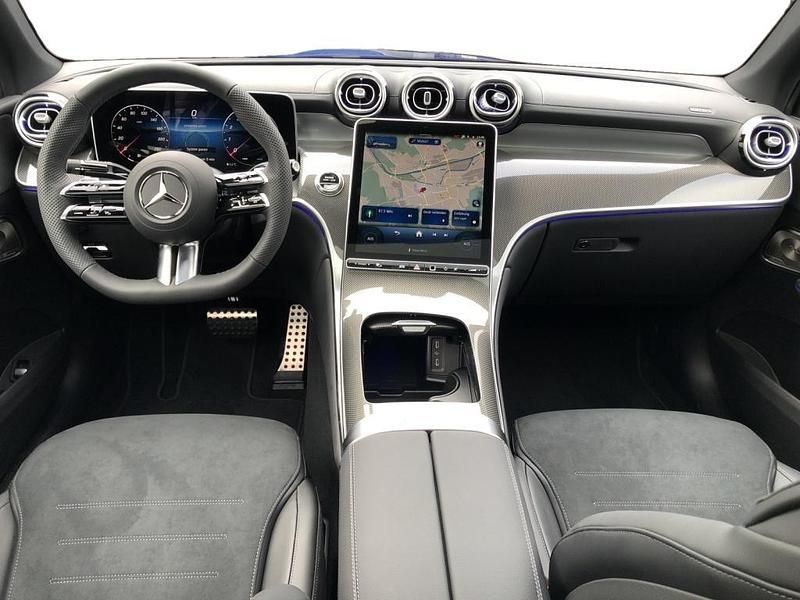 Gebraucht Mercedes GLC200 204 PS (150 kW) 2026 Metalliclack spektralblau SUV