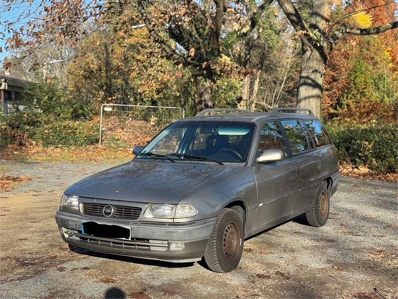 Grau Gebraucht 1996 Opel Astra Kombi | 800 € (Guter Preis) - Bild 1/4