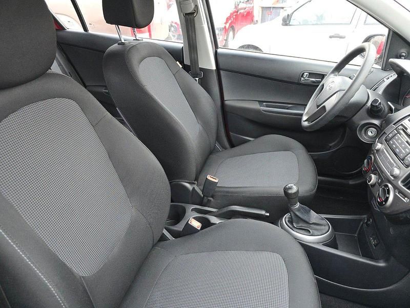 Gebraucht Hyundai i20 Trend 86 PS (63 kW) 2015 Rot Kleinwagen