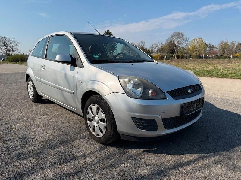 Gebraucht Ford Fiesta Style 60 PS (44 kW) 2008 Silber Kleinwagen