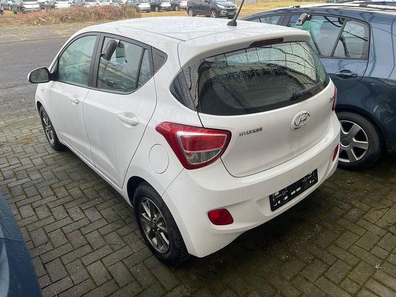 Gebraucht Hyundai i10 Edition 67 PS (49 kW) 2015 Kleinwagen