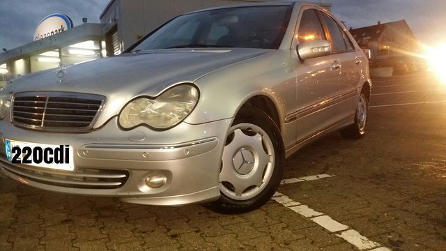 Silber metallic Gebraucht 2001 Mercedes C220 Avantgarde Limousine | 4.000 € (Teuer) - Bild 1/4
