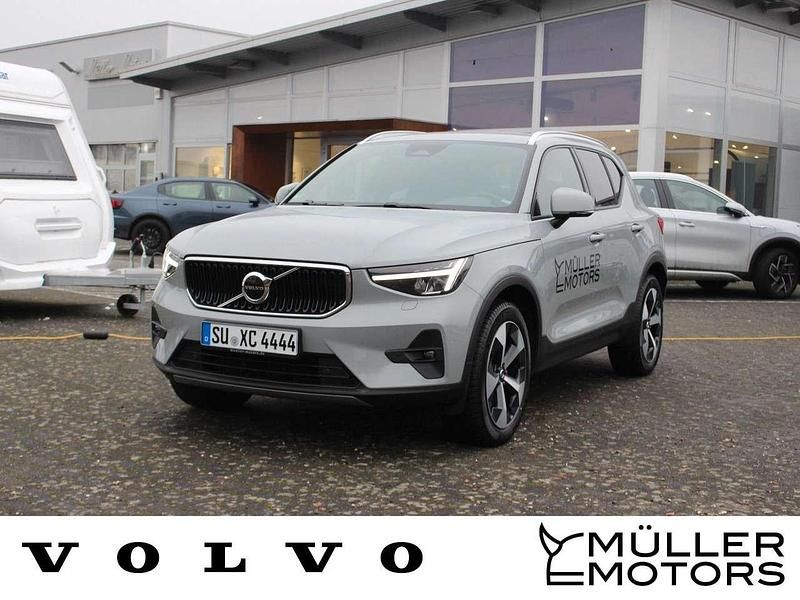 Gebraucht Volvo XC40 Core 163 PS (119 kW) 2024 Vapour grey / metallic SUV
