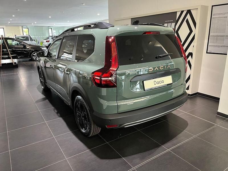 Neu Dacia Jogger Extreme 141 PS (103 kW) 2025 Grün Van / Kleinbus