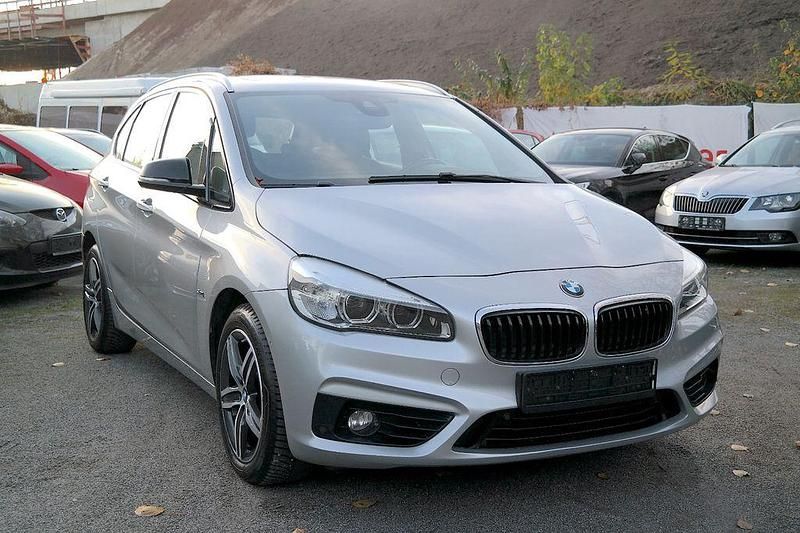 Gebraucht BMW 218 Sport Line 150 PS (110 kW) 2017 Silber Van / Kleinbus