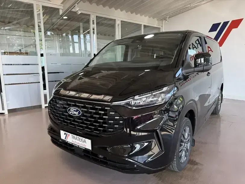 Gebraucht Ford Tourneo Titanium 136 PS (100 kW) 2025 Schwarz Van / Kleinbus