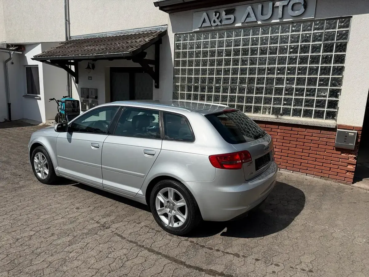 Gebraucht Audi A3 Attraction 110 PS (80 kW) 2010 Silber Kleinwagen