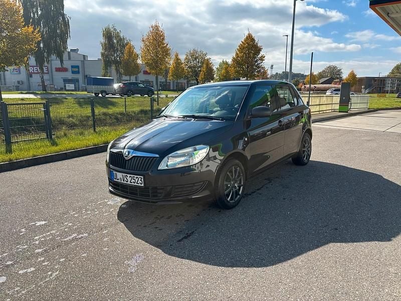 Schwarz Gebraucht 2013 Skoda Fabia Kleinwagen | 4.900 € - Bild 1/4