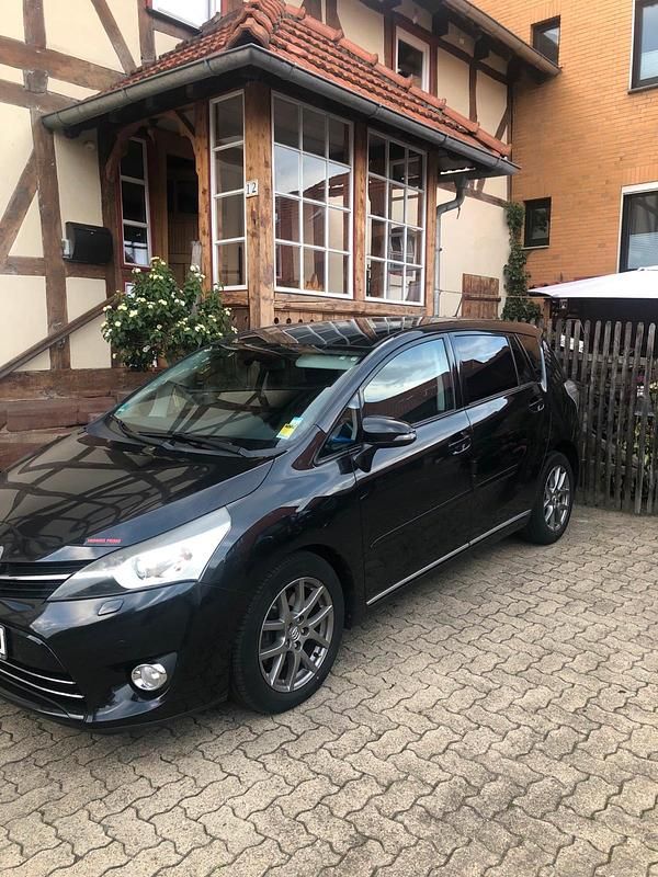Schwarz Gebraucht 2014 Toyota Verso Van / Kleinbus | 7.499 € (Superpreis) - Bild 1/1