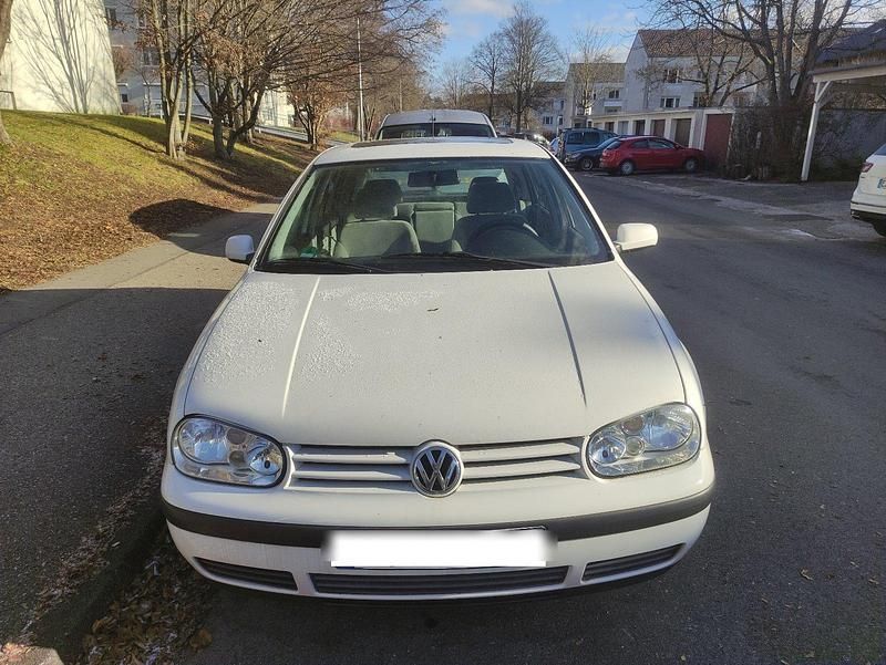Weiß Gebraucht 1999 VW Golf IV Limousine | 2.000 € (Fairer Preis) - Bild 1/4