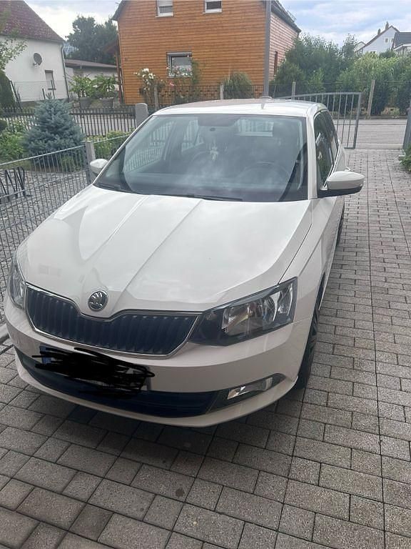 Weiß Gebraucht 2017 Skoda Fabia Ambition Kombi | 9.999 € (Superpreis) - Bild 1/4
