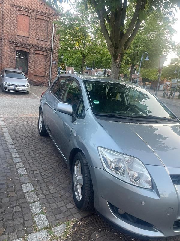 Gebraucht Toyota Auris 126 PS (92 kW) 2009 Silber Limousine
