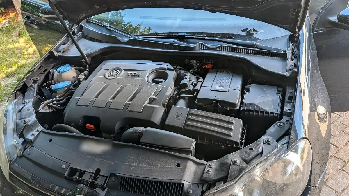 Gebraucht VW Golf VI Team 105 PS (77 kW) 2011 Schwarz Kleinwagen