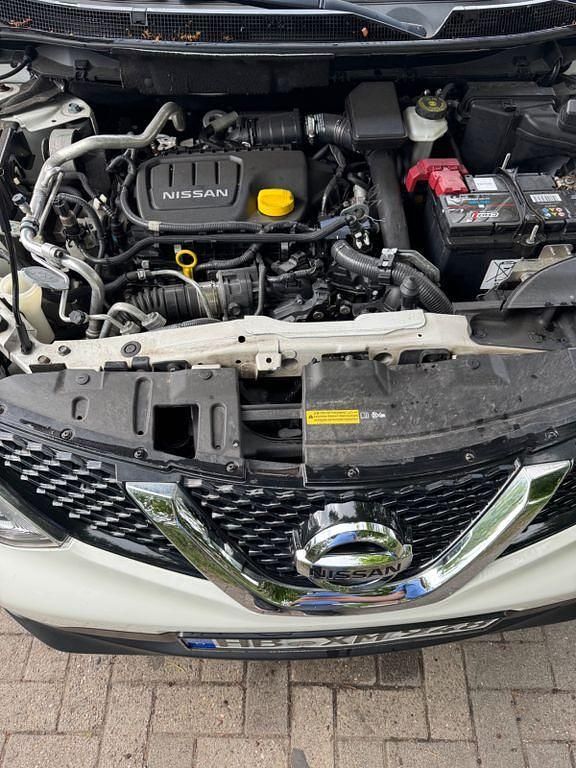 Weiß Gebraucht 2016 Nissan Qashqai Tekna SUV | 13.700 € (Etwas zu teuer) - Bild 1/4