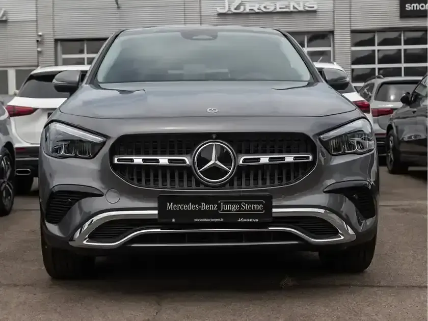 Gebraucht Mercedes GLA250 Progressive 163 PS (119 kW) 2025 Grau SUV