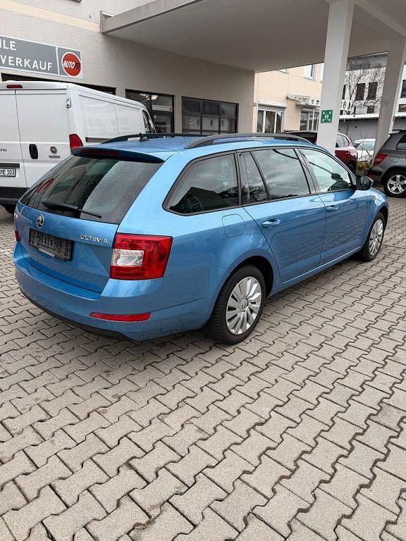 Gebraucht Skoda Octavia Ambition 150 PS (110 kW) 2016 Blau Kleinwagen