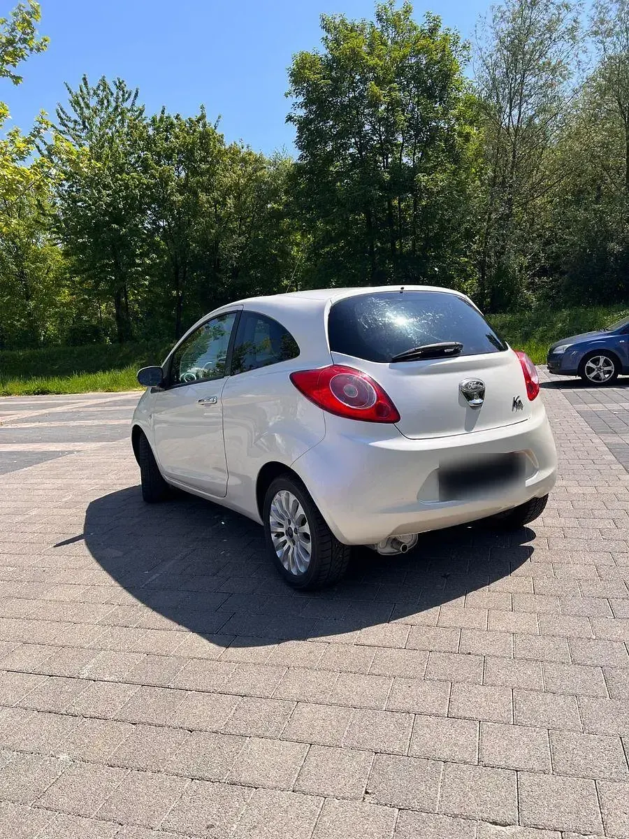 Gebraucht Ford Ka Ambiente 69 PS (50 kW) 2012 Weiß Kleinwagen