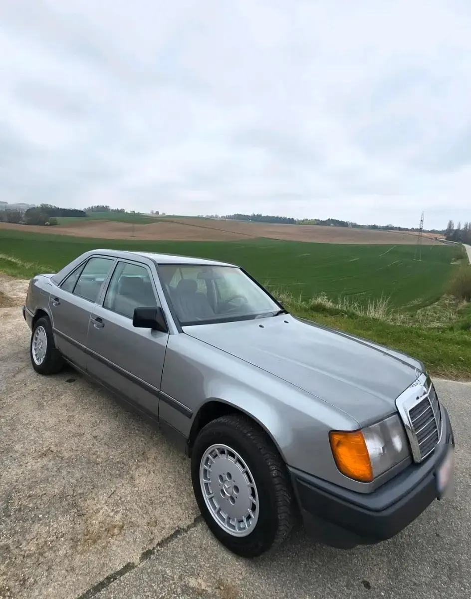 Gebraucht Mercedes E300 180 PS (132 kW) 1989 Grau Limousine