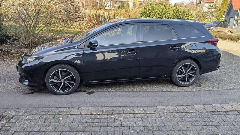 Gebraucht Toyota Auris Hybrid Cool 99 PS (72 kW) 2017 Grau Kombi