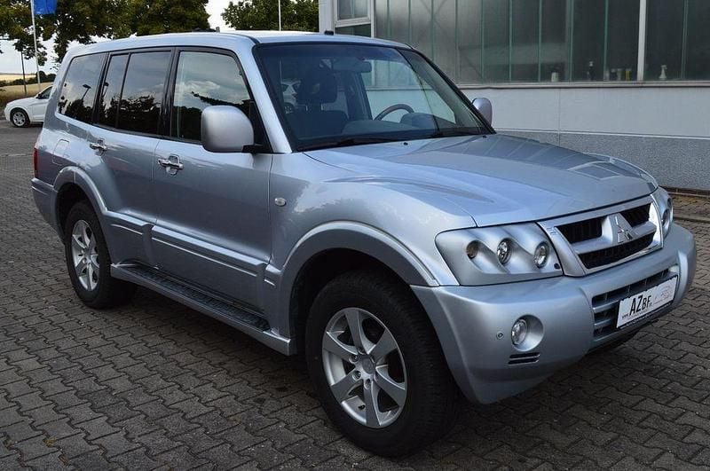 Grau Gebraucht 2006 Mitsubishi Pajero SUV | 15.900 € - Bild 1/4