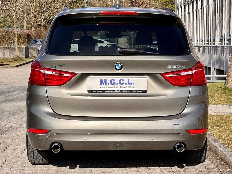 Gebraucht BMW 220 Gran Tourer 190 PS (139 kW) 2015 Silber Van / Kleinbus
