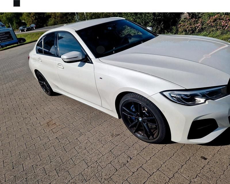 Weiß Gebraucht 2020 BMW 330e M Sport Limousine | 31.500 € (Superpreis) - Bild 1/4