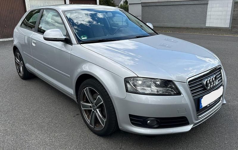 Silber Gebraucht 2010 Audi A3 Attraction Kleinwagen | 4.500 € (Superpreis) - Bild 1/4