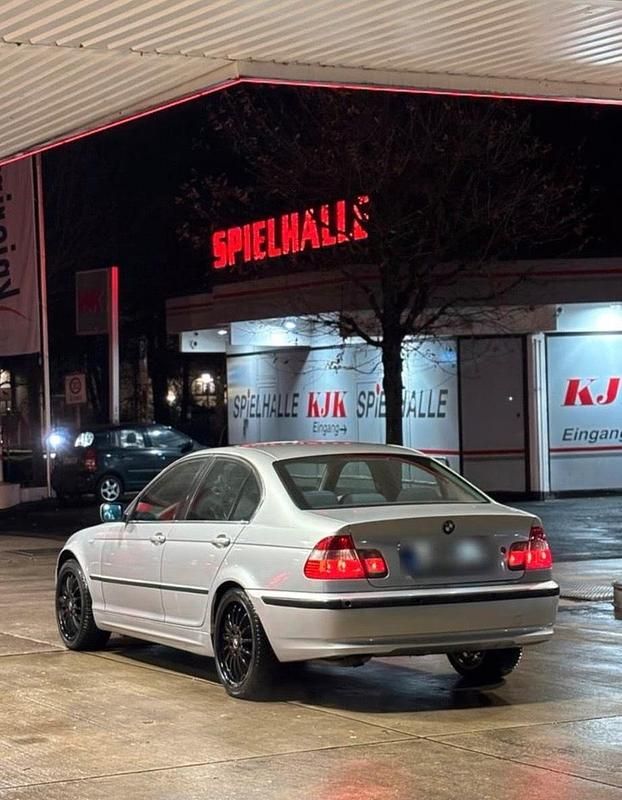 Gebraucht BMW 320 153 PS (112 kW) 2004 Silber Limousine