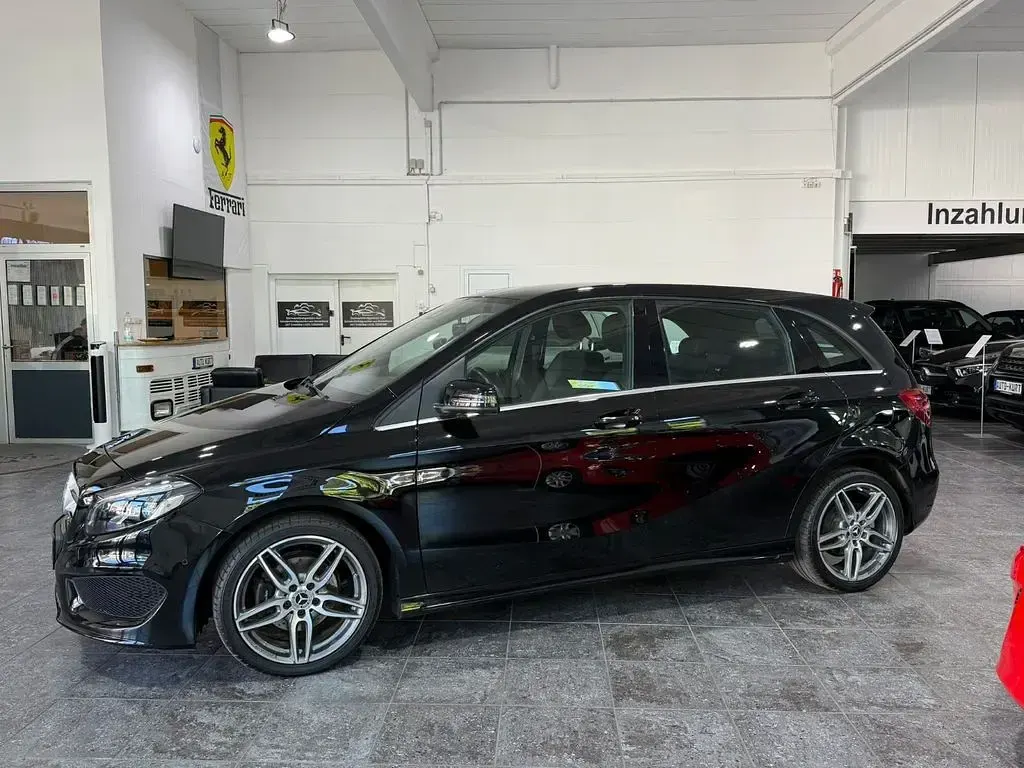 Gebraucht Mercedes B200 AMG line 156 PS (114 kW) 2018 Schwarz Van / Kleinbus