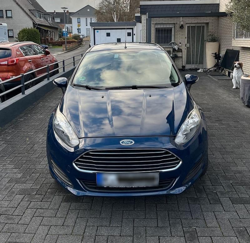 Gebraucht Ford Fiesta 60 PS (44 kW) 2014 Blau Kleinwagen