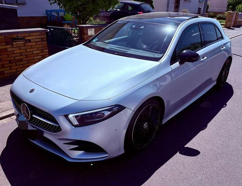 Grau Gebraucht 2019 Mercedes A250 AMG line Limousine | 26.900 € (Guter Preis) - Bild 1/4