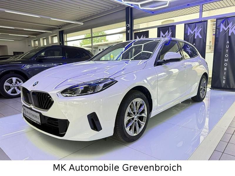 Weiß Gebraucht 2024 BMW 120 Sport Line Kleinwagen | 29.998 € (Superpreis) - Bild 1/4