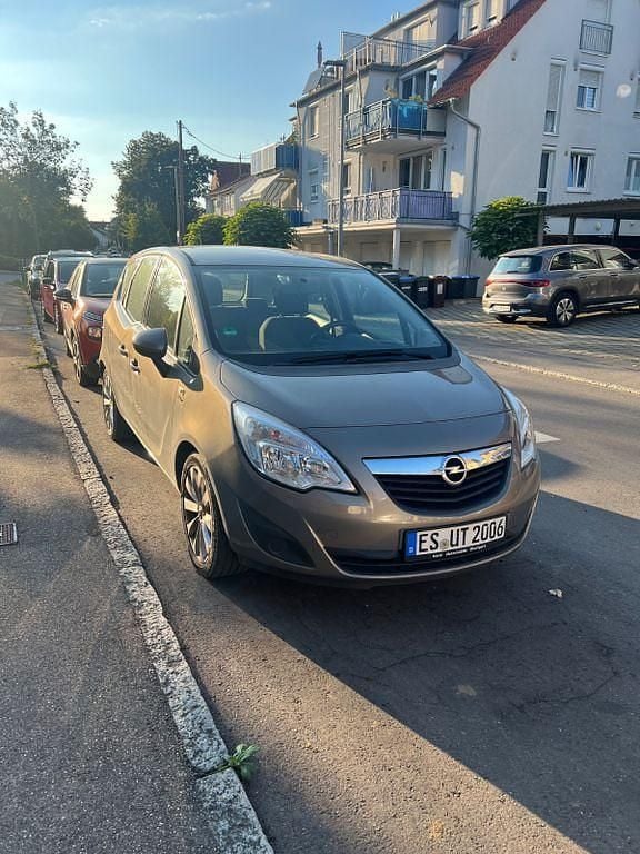 Grau Gebraucht 2013 Opel Meriva Selection Van / Kleinbus | 4.300 € (Guter Preis) - Bild 1/4