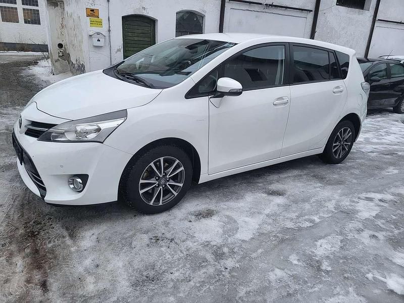 Weiß Gebraucht 2014 Toyota Verso Life Van / Kleinbus | 7.400 € (Guter Preis) - Bild 1/4