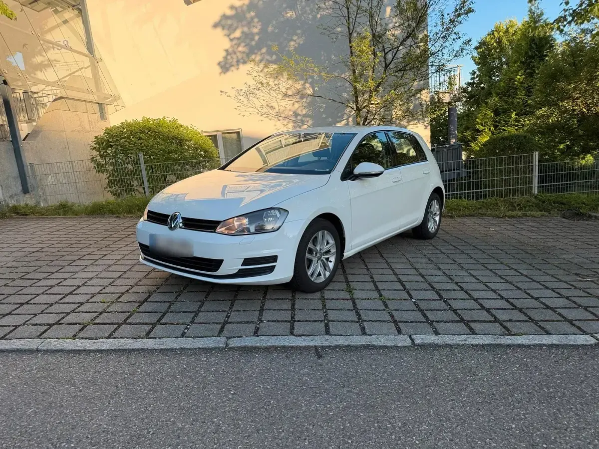 Gebraucht VW Golf VII 105 PS (77 kW) 2013 Weiß Kleinwagen