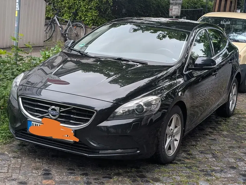 Gebraucht Volvo V40 150 PS (110 kW) 2012 Schwarz Kleinwagen