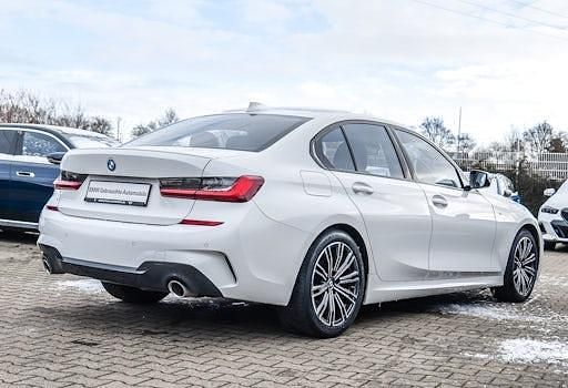 Gebraucht BMW 318 M Sport 156 PS (114 kW) 2022 Weiß Limousine