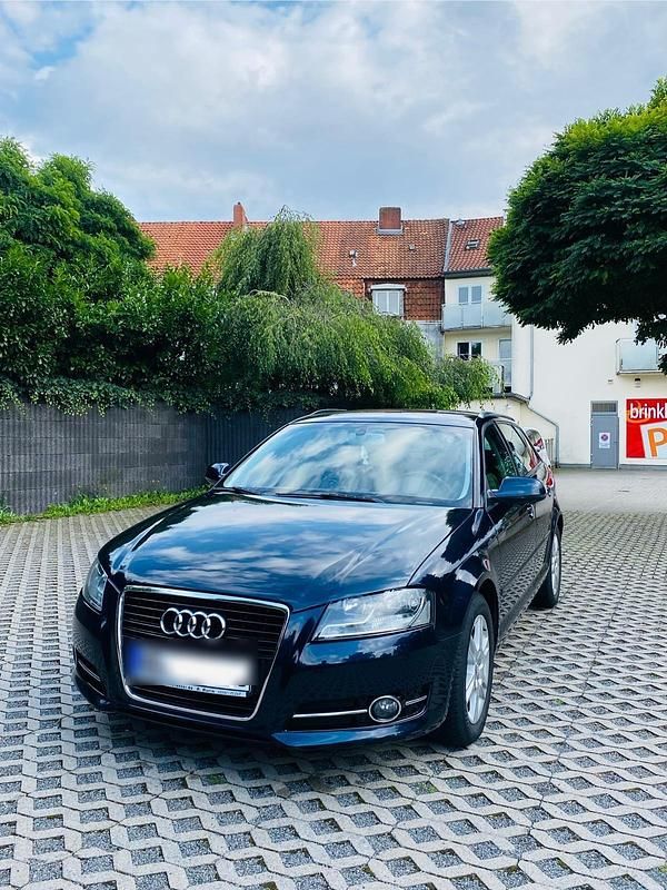 Blau Gebraucht 2012 Audi A3 Limousine | 7.100 € (Superpreis) - Bild 1/4