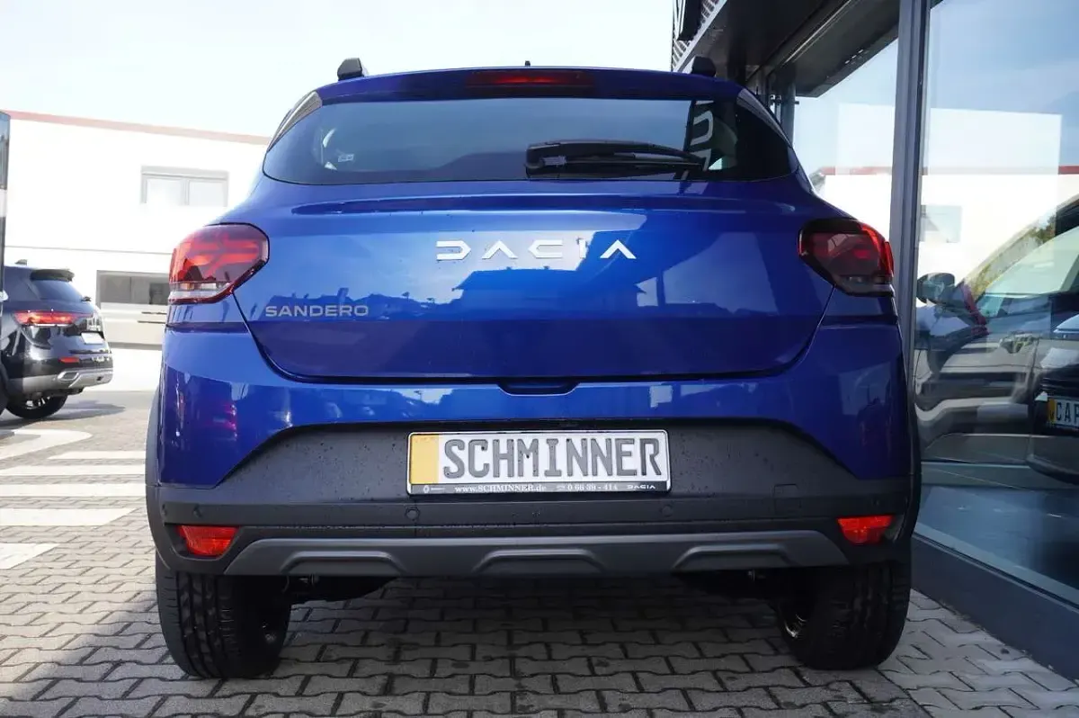 Neu Dacia Sandero Expression 91 PS (66 kW) 2025 Ironblau metallic Limousine