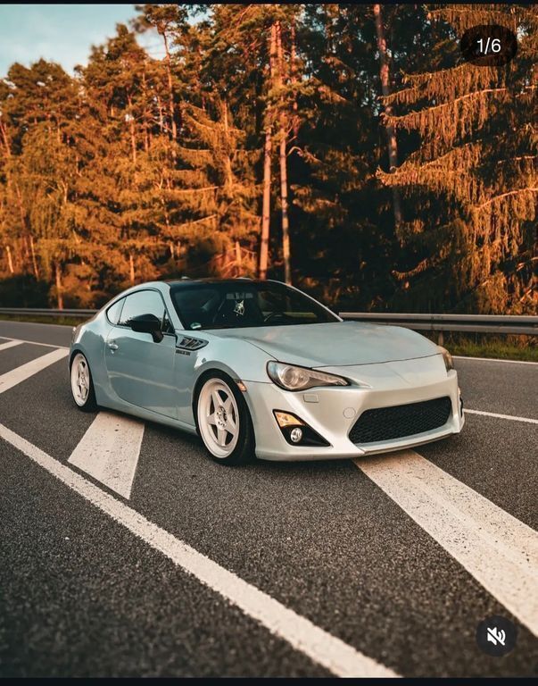 Weiß Gebraucht 2013 Toyota GT86 GT Coupé | 22.900 € (Fairer Preis) - Bild 1/4
