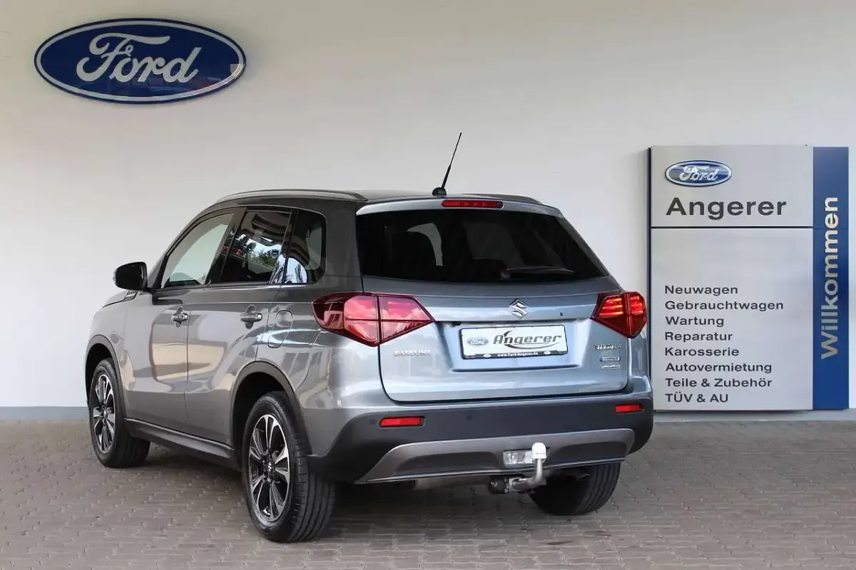Gebraucht Suzuki Vitara Comfort+ 129 PS (94 kW) 2022 Grau metallic SUV