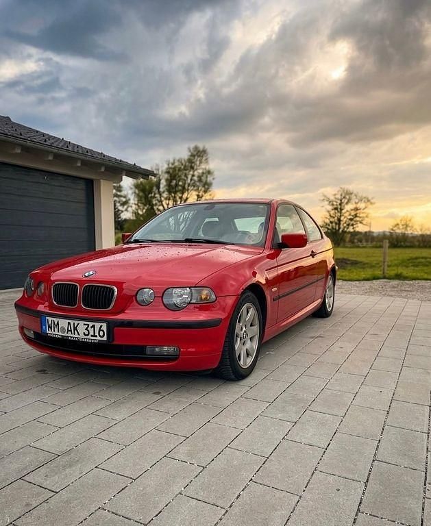 Gebraucht BMW 316 Basis 116 PS (85 kW) 2003 Rot Limousine