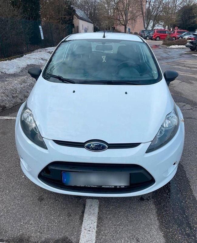 Gebraucht Ford Fiesta Ambiente 60 PS (44 kW) 2012 Weiß Kleinwagen