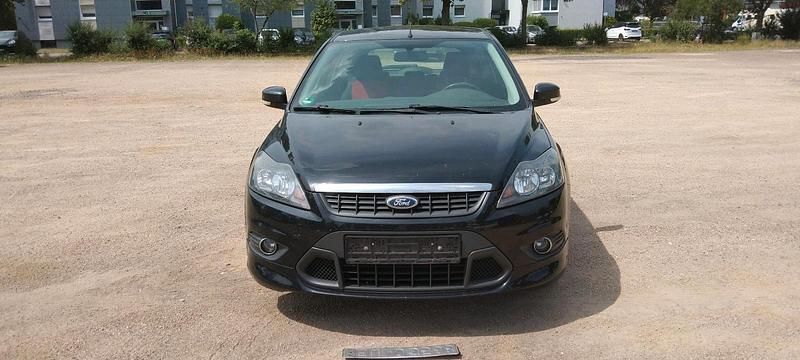 Schwarz Gebraucht 2010 Ford Focus Limousine | 1.900 € (Superpreis) - Bild 1/4