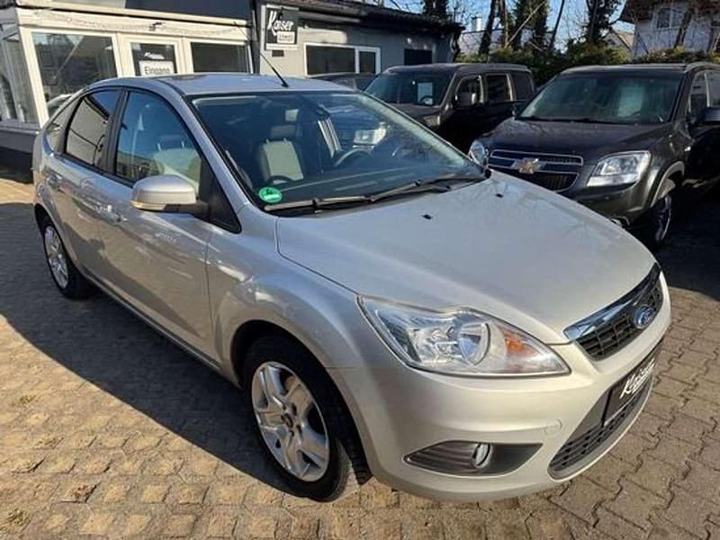 Gebraucht Ford Focus Style 116 PS (85 kW) 2010 Polarsilber metallic Kleinwagen