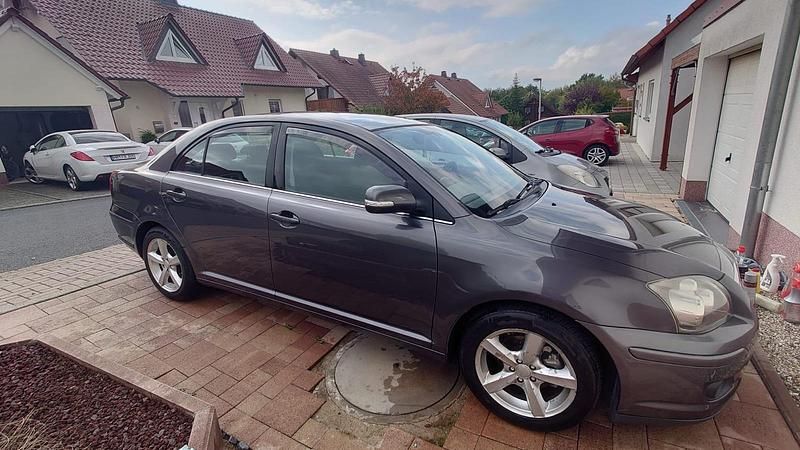 Grau Gebraucht 2006 Toyota Avensis Limousine | 4.000 € (Fairer Preis) - Bild 1/4